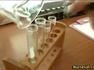 Niegrzeczne orientalne pielęgniarka dostaje exceptional sperma strzał
