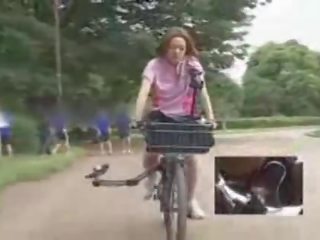 Japonesa mestra masturbava enquanto a montar um specially modified xxx filme vid bike!